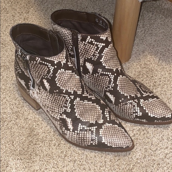 Snakeskin booties - Picture 3 of 8